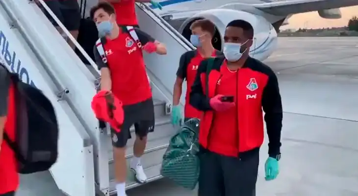 Jefferson Farfán está en el banco de suplentes. Jefferson Farfán está en el banco de suplentes.