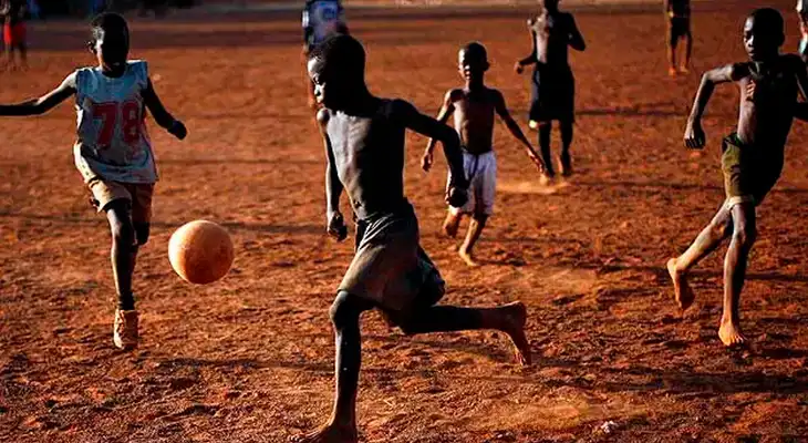Imagen ilustrativa de los adolescentes en Uganda. Imagen ilustrativa de los adolescentes en Uganda.