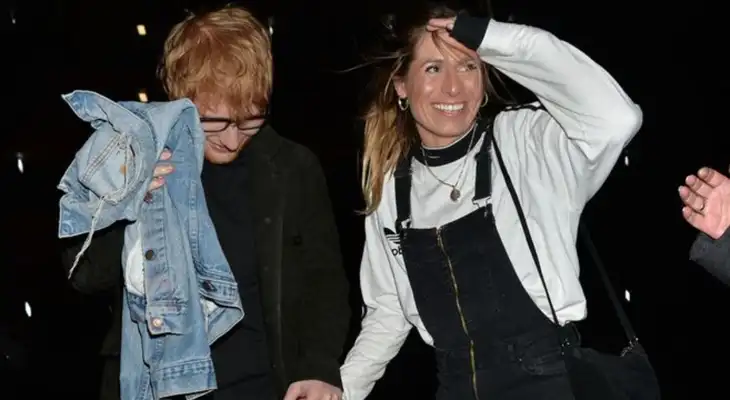 El cantante Ed Sheeran anunció en sus redes sociales que su esposa dio a luz a una pequeña de nombre Lyra Antartica, y sorprendió a sus fans. El cantante Ed Sheeran anunció en sus redes sociales que su esposa dio a luz a una pequeña de nombre Lyra Antartica, y sorprendió a sus fans.