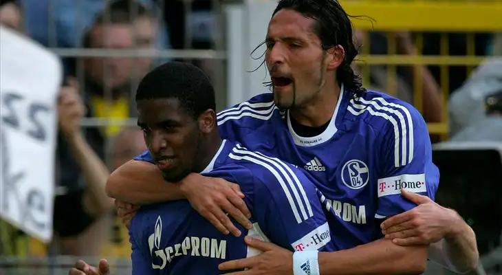 Jefferson Farfán jugó 7 temporadas en Schalke 04. Jefferson Farfán jugó 7 temporadas en Schalke 04.