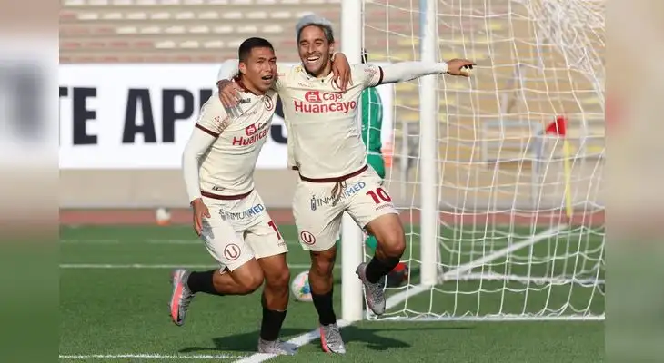 Barreto se une a los festejos de gol de Alejandro Hohberg. Barreto se une a los festejos de gol de Alejandro Hohberg.