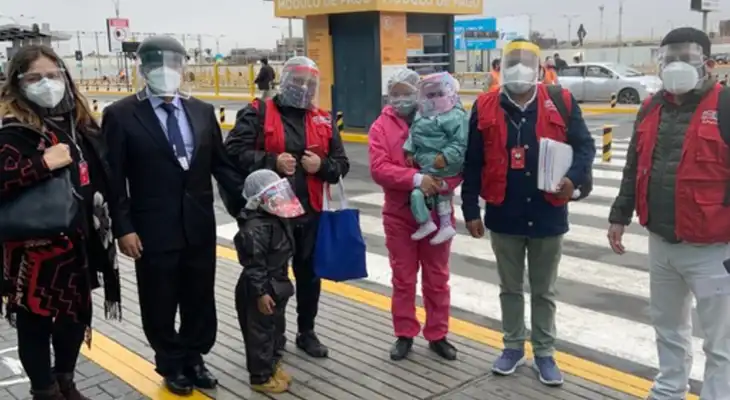Menor que sufría violencia de su pareja fue rescatada por el Ministerio de la Mujer y viajó a Lima
