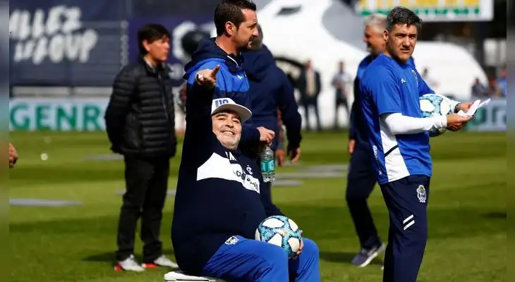 Un nuevo problema para Maradona en Gimnasia y Esgrima.