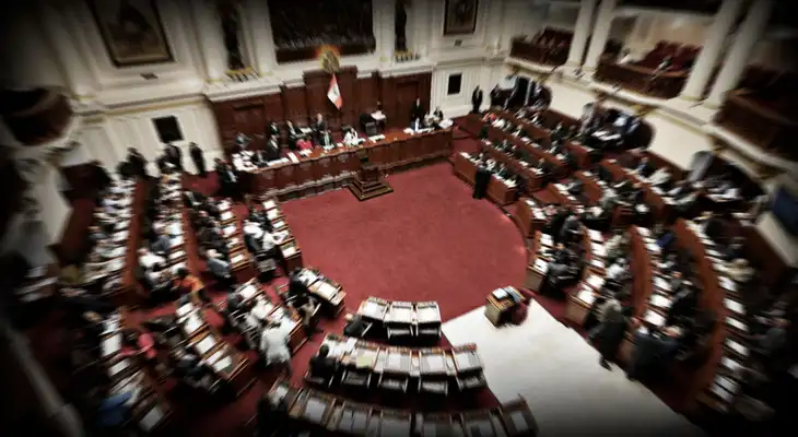 La extitular del Ministerio de Educación, Flor Pablo, mostró su rechazo a la ley ya que la 'decisión contradice el principio meritocrático de la Ley de Reforma Magisterial'. La extitular del Ministerio de Educación, Flor Pablo, mostró su rechazo a la ley ya que la 'decisión contradice el principio meritocrático de la Ley de Reforma Magisterial'.