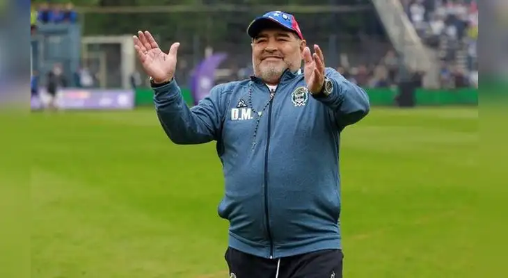 Diego Maradona aún sigue sedado.
