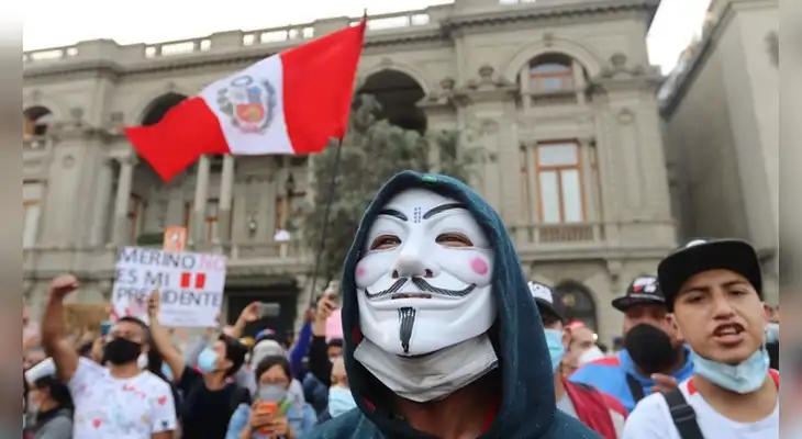 A través de Twitter, el grupo de hackers Anonymous se pronunció sobre la violenta represión de la policía peruana durante marchas contra Manuel Merino y el Congreso.