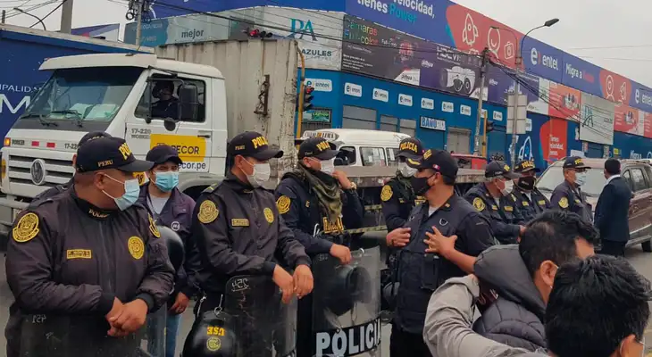Alrededor de 500 efectivos policiales forman parte del megaoperativo en el Cercado de Lima.