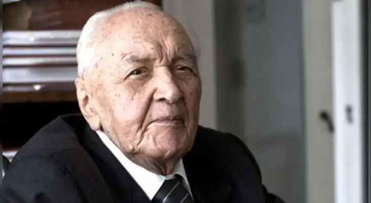 Este ancashino nacido en 1887 propuso la existencia de los neutrones ocho años antes de su descubrimiento. Este ancashino nacido en 1887 propuso la existencia de los neutrones ocho años antes de su descubrimiento.