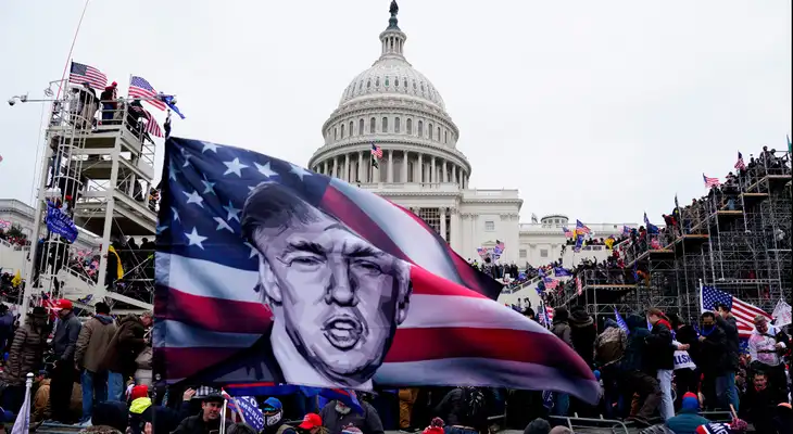 Partidarios de Donald Trump en el interior del Capitolio.