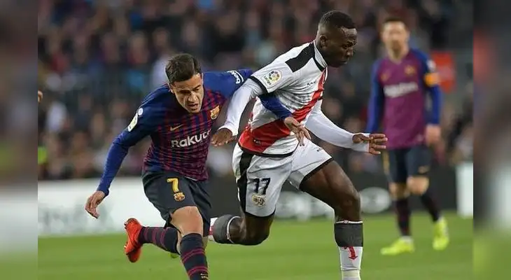 Luis Advíncula espera romper la mala racha y ganar al Barcelona de Messi.