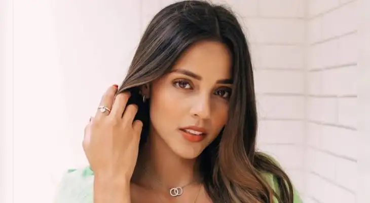 Modelo Luciana Fuster comete infracción en Estados Unidos.