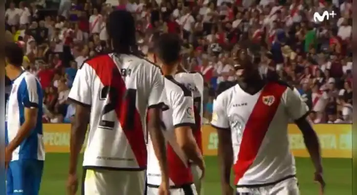 Delirio de Advíncula tras el empate del Rayo.