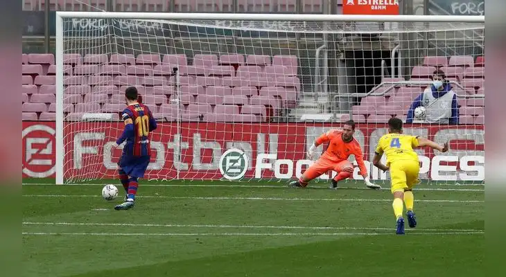 Messi pone el 1-0 par Barcelona. pero Cádiz le empató por la misma vía al final del partido.
