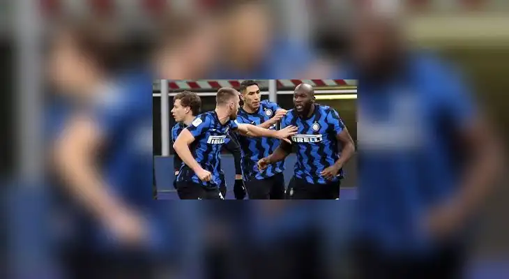 Celebración por el golazo convertido por Lukaku al  AC Milan.