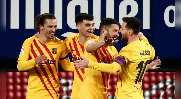 Festejo de Messi y compañía por el primer gol de Barcelona ante Osasuna.