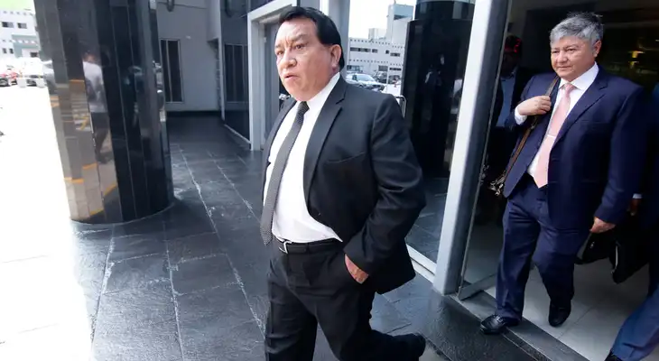 Luna Gálvez viene siendo acusado por la comisión del presunto delito de cohecho, por presuntamente haber otorgado dinero a los exintegrantes del CNM para inscribir a PP irregularmente ante la ONPE.