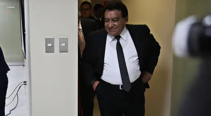 José Luna Gálvez fue congresista en cuatro periodos de manera consecutiva, del 2000 a 2011, postulando inicialmente por el desaparecido partido del también investigado por corrupción Luis Castañeda Lossio, Solidaridad Nacional.
