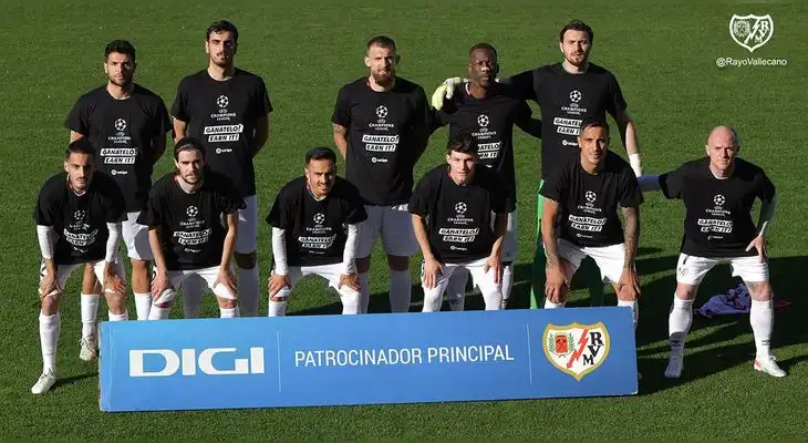 Rayo Vallecano salvó un empate en casa casi al final del partido.