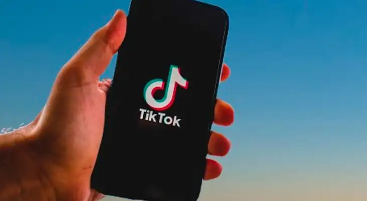 Conoce la forma de generar ingresos viendo videos en TikTok.