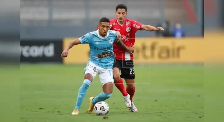 Christofer Gonzales fue uno de los mejores jugadores de Cristal en la victoria 2-0 ante Rentista