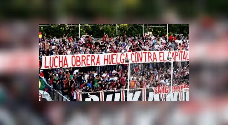 Los Bukaneros criticaron a Luis Advincula por hacer campaña política