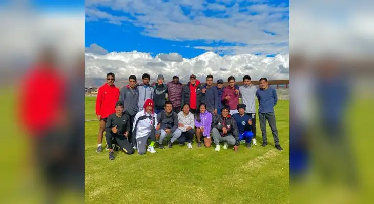 Para atletas y atletas nacionales estan trabajando en Huancayo a una sola fuerza. Atletas lugareños apoyan.