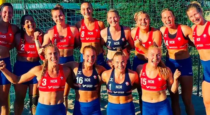 La Federación Europea de Balonmano dijo que había impuesto una multa de 1,766 dólares al equipo por La Federación Europea de Balonmano dijo que había impuesto una multa de 1,766 dólares al equipo por