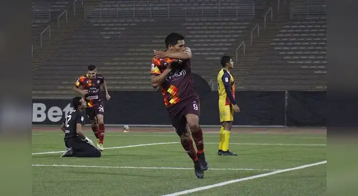 Chankas se paseó con  Chavelines lider de la Liga 2