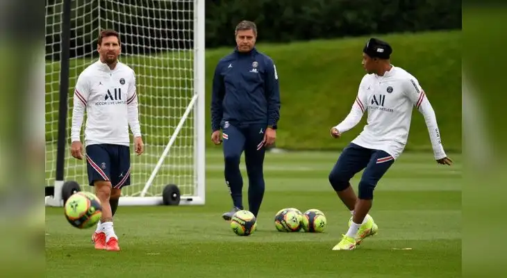 Mbappé pinesa más en su salida y Leo en su debut con el PSG. Mbappé pinesa más en su salida y Leo en su debut con el PSG.