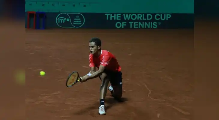 Pablo Varillas tuvo un buen desempeño ante el bosnio Basic y poner la serie 1-1. Pablo Varillas tuvo un buen desempeño ante el bosnio Basic y poner la serie 1-1.