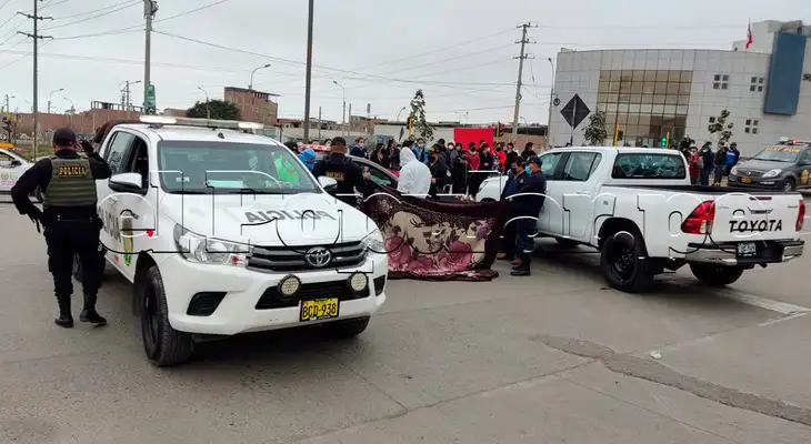 Conductor de camioneta estaría presuntamente ebrio.