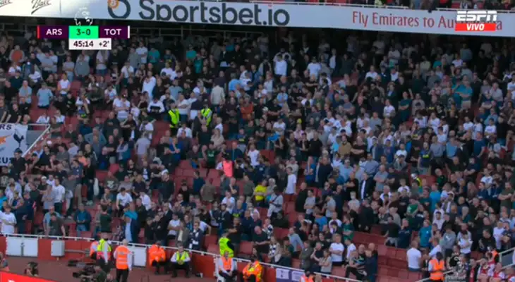 Hinchas del Tottenham abandonan a los 35 del 1T tras goleada del Arsenal en Premier League