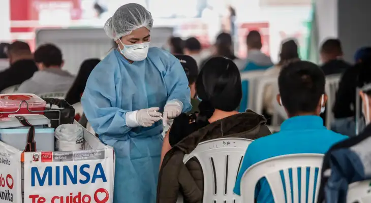 Minsa precisó que la revisión de los padrones iniciaría la semana que viene para que las personas programadas sean inmunizadas en los diversos establecimientos de salud del país.