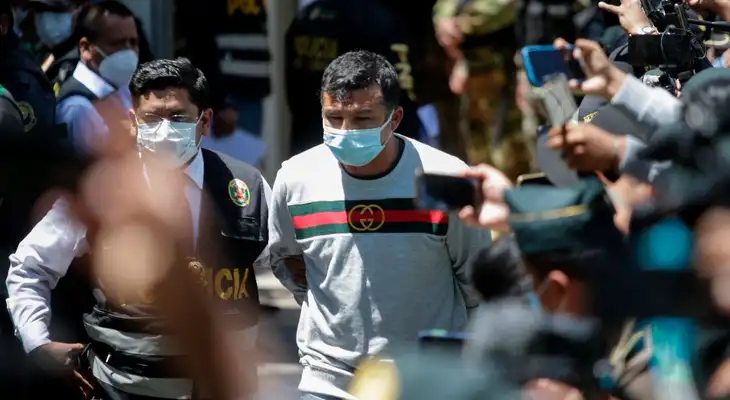 Según la Fiscalía, Zúñiga estuvo presente en reuniones donde se habría estado coordinando la entrega de puestos de trabajo y terrenos a cambio de no fiscalizar al gobernador y sus funcionarios.