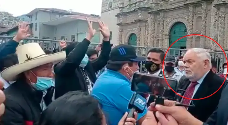 Legislador fue abucheado en Cajamarca y le pidieron que nunca más regrese.