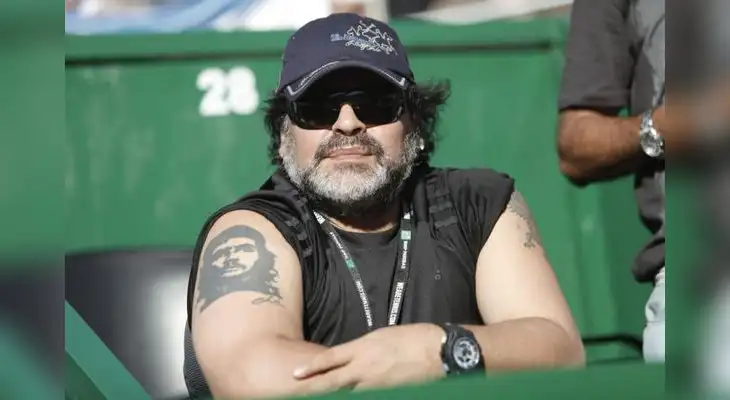 Diego Maradona se tatuó en el brazo derecho la imagen del Che Guevara.