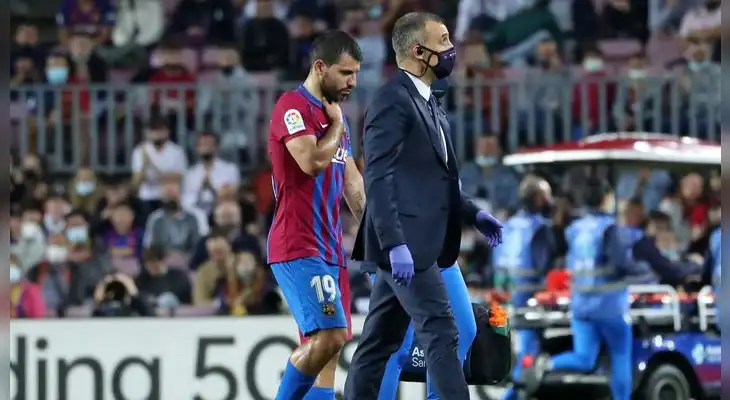 Sergio Agüero  no la pasa bien en el Barcelona y ya terminó el año para él.