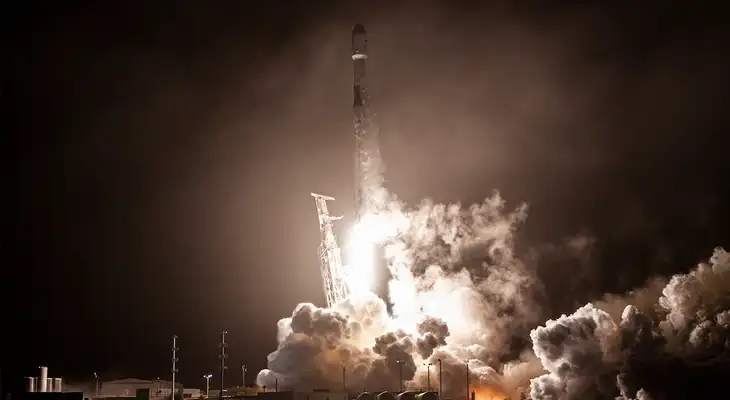 La nave espacial despegó con éxito sobre un cohete SpaceX Falcon 9 desde la Base de la Fuerza Espacial Vandenberg en California. La nave espacial despegó con éxito sobre un cohete SpaceX Falcon 9 desde la Base de la Fuerza Espacial Vandenberg en California.