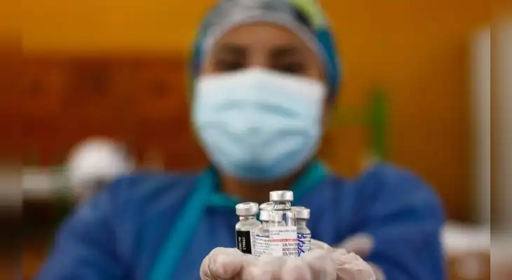 Minsa aclara a periodista Jimmy Chinchay que la vacuna de AstraZeneca también sirve como dosis de refuerzo
