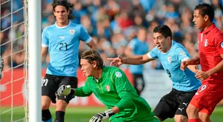 Diego Penny le atajó un penal a Diego Forlán en el mítico Centenario. Diego Penny le atajó un penal a Diego Forlán en el mítico Centenario.