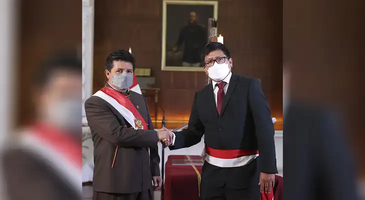 Pedro Castillo realizó la juramentación del nuevo jefe del Minsa.