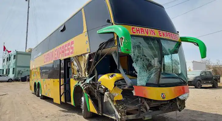 Ica: ómnibus choca con tráiler y copiloto pierde el brazo en Chincha Ica: ómnibus choca con tráiler y copiloto pierde el brazo en Chincha