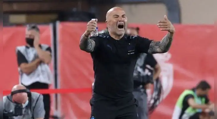 Sampaoli pedía refuerzos y la dirigencia le dijo que no había plata.