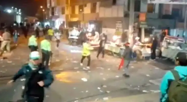 Barristas del Deportivo Cali sembraron el terror a las afueras de la UNSA tras derrota ante Melgar