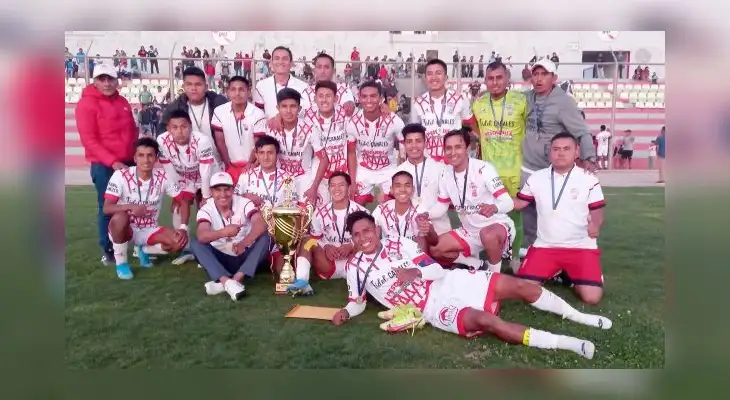 El club Cultural Huracán de Huanta campeón de la departamental de Ayacucho.