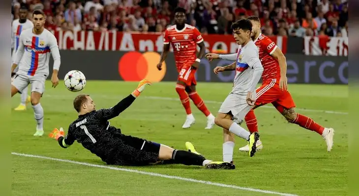 Manuel Neuer tuvo atajadas espectaculares que evitaron que Barcelona se haga presente en el marcador.