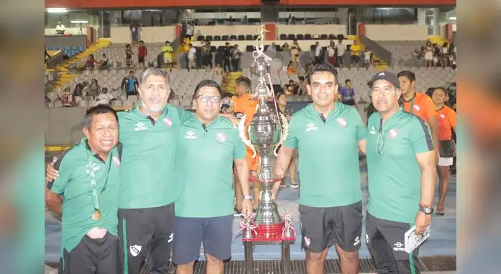 Espera  Estudiantil CNI llevarse el trofeo de campeón de la Copa Perú .