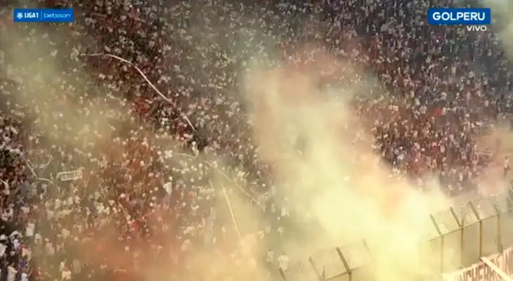 Increíble recibimiento de Universitario de Deportes ante Atlético Grau: el Monumental rugió y tembló Increíble recibimiento de Universitario de Deportes ante Atlético Grau: el Monumental rugió y tembló