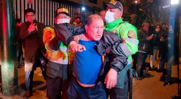 Roger Ayachi, miembro de La Resistencia, fue llevado a la comisaría. Roger Ayachi, miembro de La Resistencia, fue llevado a la comisaría.