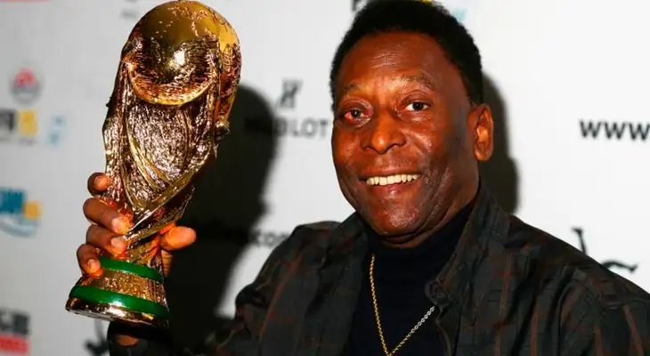 Pelé tuvo accidentada llegada a Arequipa en donde una multitud lo estuvo esperando.